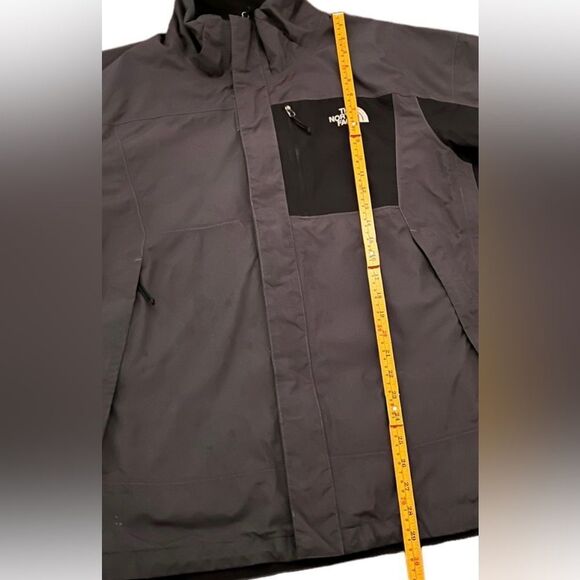 North Face Gray & Black Zip Up Logo Jacket. Coat. MINOR & FIXABLE FLAW. XL. - Picture 8 of 10